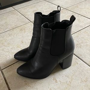 Bikini black booties